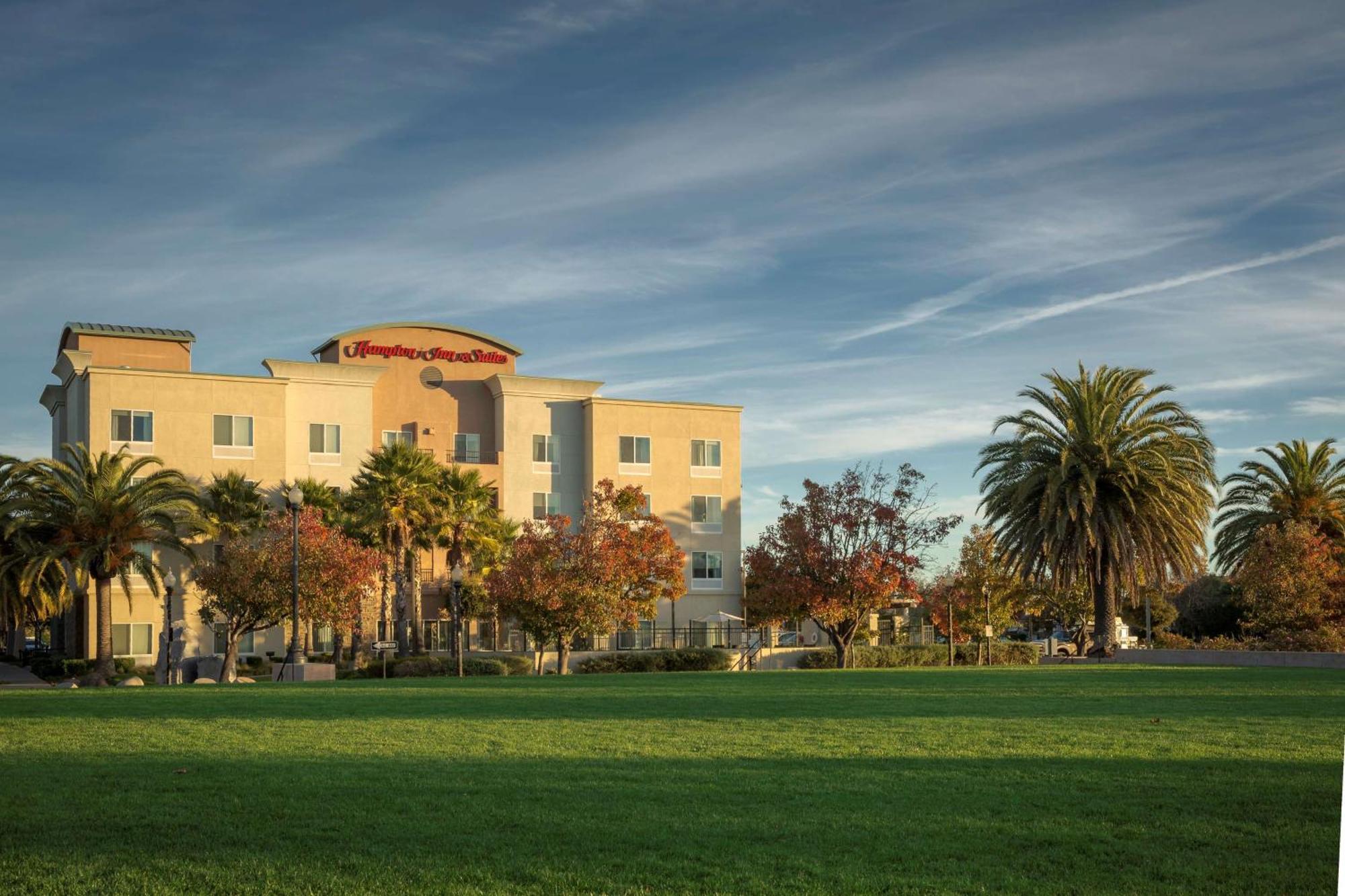 Hampton Inn & Suites Suisun City Waterfront Екстериор снимка