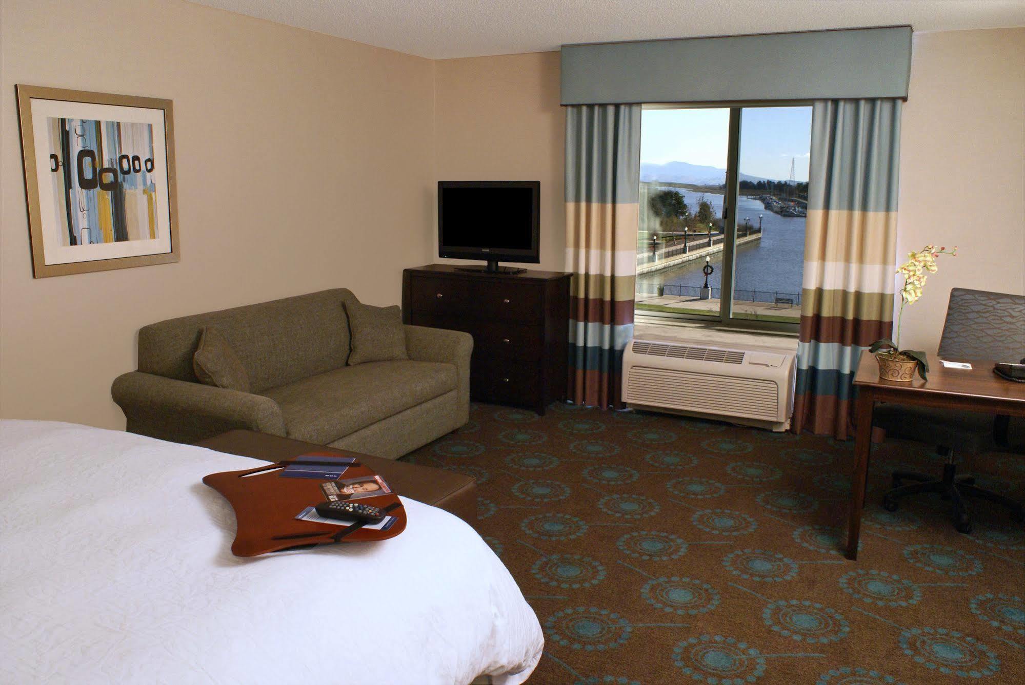 Hampton Inn & Suites Suisun City Waterfront Екстериор снимка